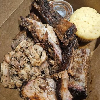 Uncle Earl's BBQ Bistro - Food Trucks Near Me - Portland, Oregon Uncle Earl's BBQ Bistro - Food Trucks Near Me - Portland, Oregon