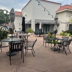 Midtown Pizza Kitchen - Outside seating