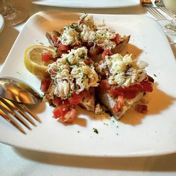 Il Terrazzo Carmine - Bruschetta con Granchio - Italian Near Me - Seattle, Washington Il Terrazzo Carmine - Bruschetta con Granchio - Italian Near Me - Seattle, Washington