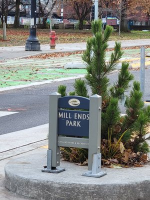 Mill Ends Park by null