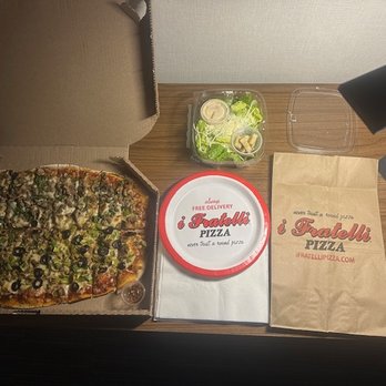 i Fratelli Pizza - Addison - I Fratelli's provided plates, bags and napkins make staging of delicious pizza and Ceasar salads a breeze!!! - Pizza Near Me - Addison, Texas i Fratelli Pizza - Addison - I Fratelli's provided plates, bags and napkins make staging of delicious pizza and Ceasar salads a breeze!!! - Pizza Near Me - Addison, Texas