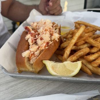 Dog Watch Mystic - Lobster roll and fries - Barbeque Near Me - Stonington, Connecticut