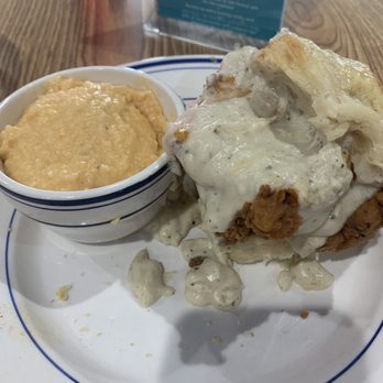 Big Bear Biscuits - Hibernator - Breakfast & Brunch Near Me - Indianapolis, Indiana