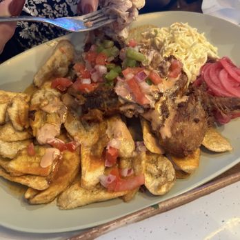 Mi Bella Honduras Restaurant - Pollo Frito con tajadas - Latin American Near Me - Houston, Texas Mi Bella Honduras Restaurant - Pollo Frito con tajadas - Latin American Near Me - Houston, Texas