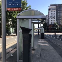 Portland Streetcar - S River Parkway Stop