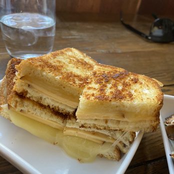 511 Rose - Grilled white cheddar & smoked Gouda sliders - Cocktail Bars Near Me - Georgetown, Colorado