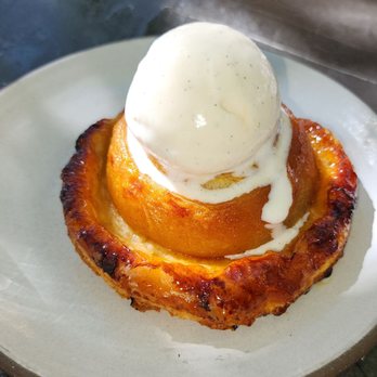 Solbar - Apple Tart with Vanilla Ice Cream. - New American Near Me - Calistoga, California Solbar - Apple Tart with Vanilla Ice Cream. - New American Near Me - Calistoga, California