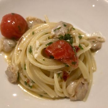 dōma - Spaghetti with littleneck clams (half portion) - Italian Near Me - Miami, Florida dōma - Spaghetti with littleneck clams (half portion) - Italian Near Me - Miami, Florida