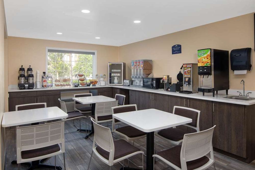 MICROTEL INN & SUITES BY WYNDHAM COLUMBIA TWO NOTCH RD AREA - Updated ...