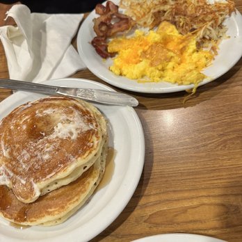 Denny's - Diners Near Me - Buffalo, New York