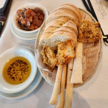 Trattoria Toscana - a basket of bread and dips - Italian Near Me - Staten Island, New York Trattoria Toscana - a basket of bread and dips - Italian Near Me - Staten Island, New York