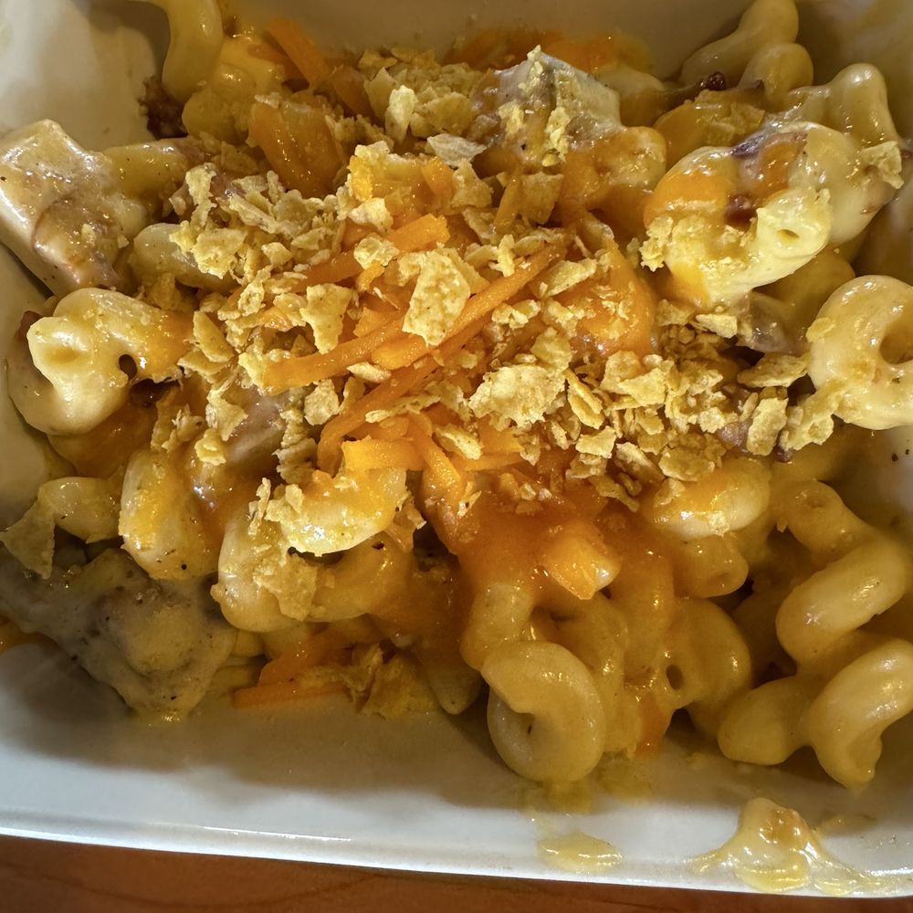 Sandbar BBQ - Mac & cheese with chicken - Barbeque Near Me - Sandy, Oregon Sandbar BBQ - Mac & cheese with chicken - Barbeque Near Me - Sandy, Oregon