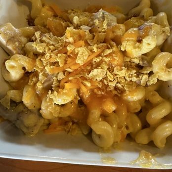Sandbar BBQ - Mac & cheese with chicken - Barbeque Near Me - Sandy, Oregon