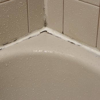Fullerton Inn - Mold in shower - Bed & Breakfast Near Me - Chester, Vermont
