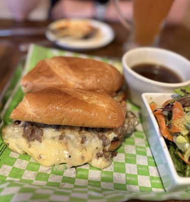 Nettie's Tavern by null