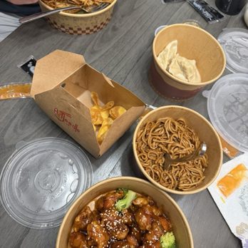 iNoodle - General Tsos Chicken, Combo 4 Stir Fried Noodles w/ Crab Cheese Wontons Fruit/Milk Tea, Pork Dumplings (6) - Noodles Near Me - Newport News, Virginia iNoodle - General Tsos Chicken, Combo 4 Stir Fried Noodles w/ Crab Cheese Wontons Fruit/Milk Tea, Pork Dumplings (6) - Noodles Near Me - Newport News, Virginia