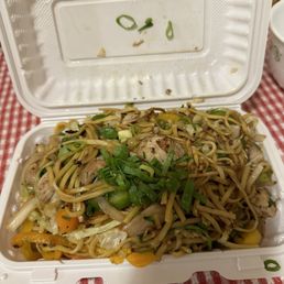 Hakka Chicken Noodles Hakka Chicken Noodles