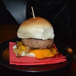 Hades Live Music Pub - Panino Hades con ciccioburger