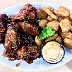 Mad Flavorz Wing Lounge - Bourbon Wings & Rings