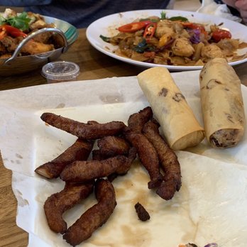 Eat Thai Cafe - Deep Fried Pork Jerky, Golden Fried Spring Rolls*, Drunken Noodles*, Spicy Curry Wings - Food Trucks Near Me - Bismarck, North Dakota