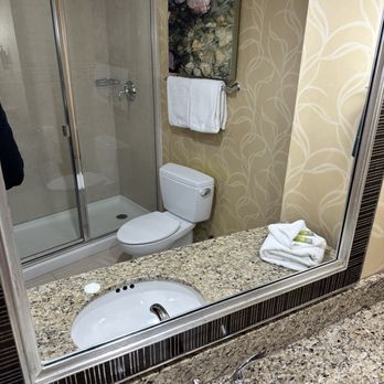 Hilton Promenade at Branson Landing - 818 room bathroom - Hotels Near Me - Branson, Missouri Hilton Promenade at Branson Landing - 818 room bathroom - Hotels Near Me - Branson, Missouri