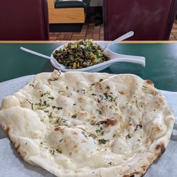 Okra Masala and the house bread, both delicious Okra Masala and the house bread, both delicious