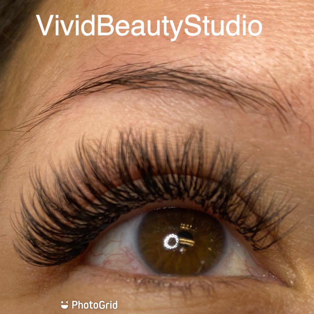 Vivid Beauty Studio Logo