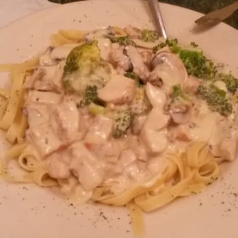 Toledo's Pizza - Chicken Alfredo with broccoli - Pizza Near Me - Waynesboro, Pennsylvania
