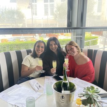 Julep Cast Iron Kitchen + Drink - super fun and affordable for bottomless brunch! my friends and i had so much fun and will definitely be back. the sliders were so yum! - New American Near Me - Brea, California