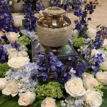 Columbia Florist - Beautiful urn decor with roses, hydrangea and delphinium - Florists Near Me - Bronx, New York Columbia Florist - Beautiful urn decor with roses, hydrangea and delphinium - Florists Near Me - Bronx, New York