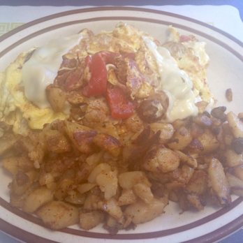 BLT Cafe St James - Roasted pepper, sausage and mozzarella omelette - Breakfast & Brunch Near Me - St. James, New York