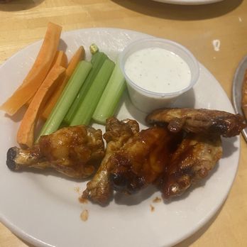 Old Chicago Pizza + Taproom - Applewood bbq chicken wings - Pizza Near Me - Fort Worth, Texas