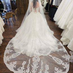 Quiin dress with cathedral veil Quiin dress with cathedral veil