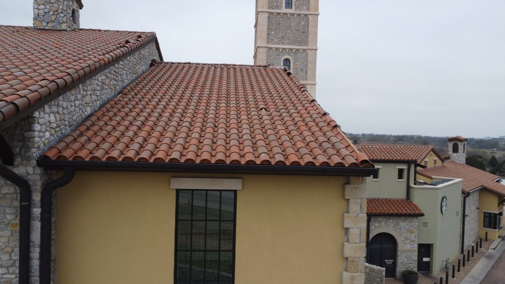 Slide of Lee's Roofing & Construction