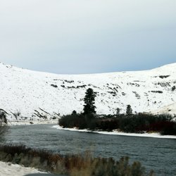 Yakima Canyon - Yakima River flowing through the Canyon. Parts of it were still frozen.