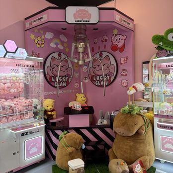 Lucky Claw - Arcades Near Me - Rancho Cucamonga, California