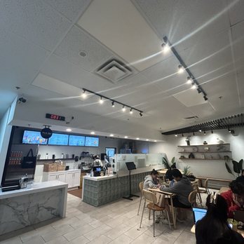 Da Vien Coffee - Inside - Desserts Near Me - Westminster, California