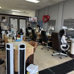 Super Nails & Spa - Lounge area