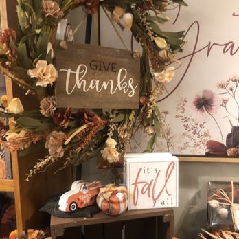 Royal Oak Farm Orchard - Inside the gift shop - Fruits & Veggies Near Me - Harvard, Illinois