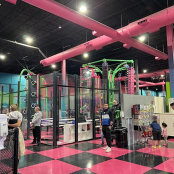 Flying Squirrel - Trampoline Parks Near Me - Everett, Washington