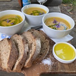 Veldkeuken De - Soep van de dag: zoete aardappel, paprika en kokosmelk. Super lekker!!