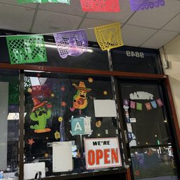 The sign "open" indicates "closed" outside. With me inside. The sign "open" indicates "closed" outside. With me inside.