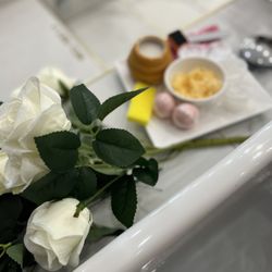 Le Dream Nails & Beauty Lounge - Uh huh honey pedicure