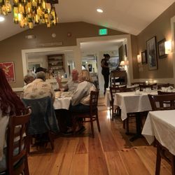 Robertos Italian Restaurant - Inner room - cool chandelier