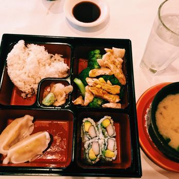 Lilli & Loo - Pom-chicken lunch bento box. Great portion size! - Chinese Near Me - New York, New York