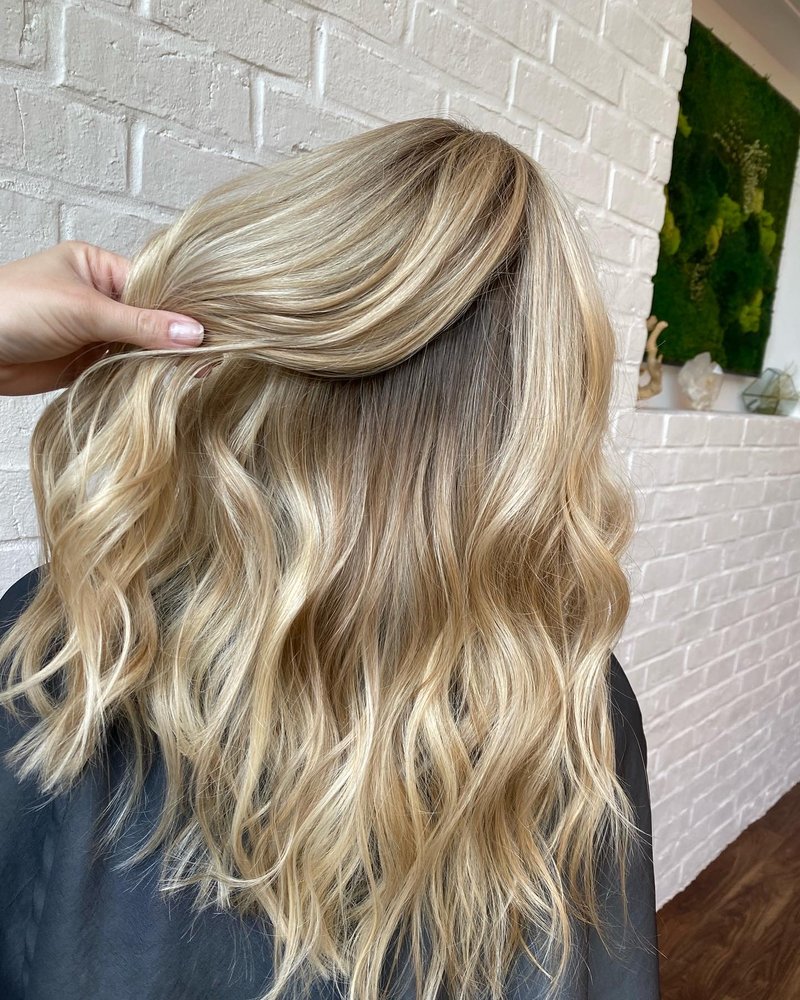 Hair & What Knot Logo