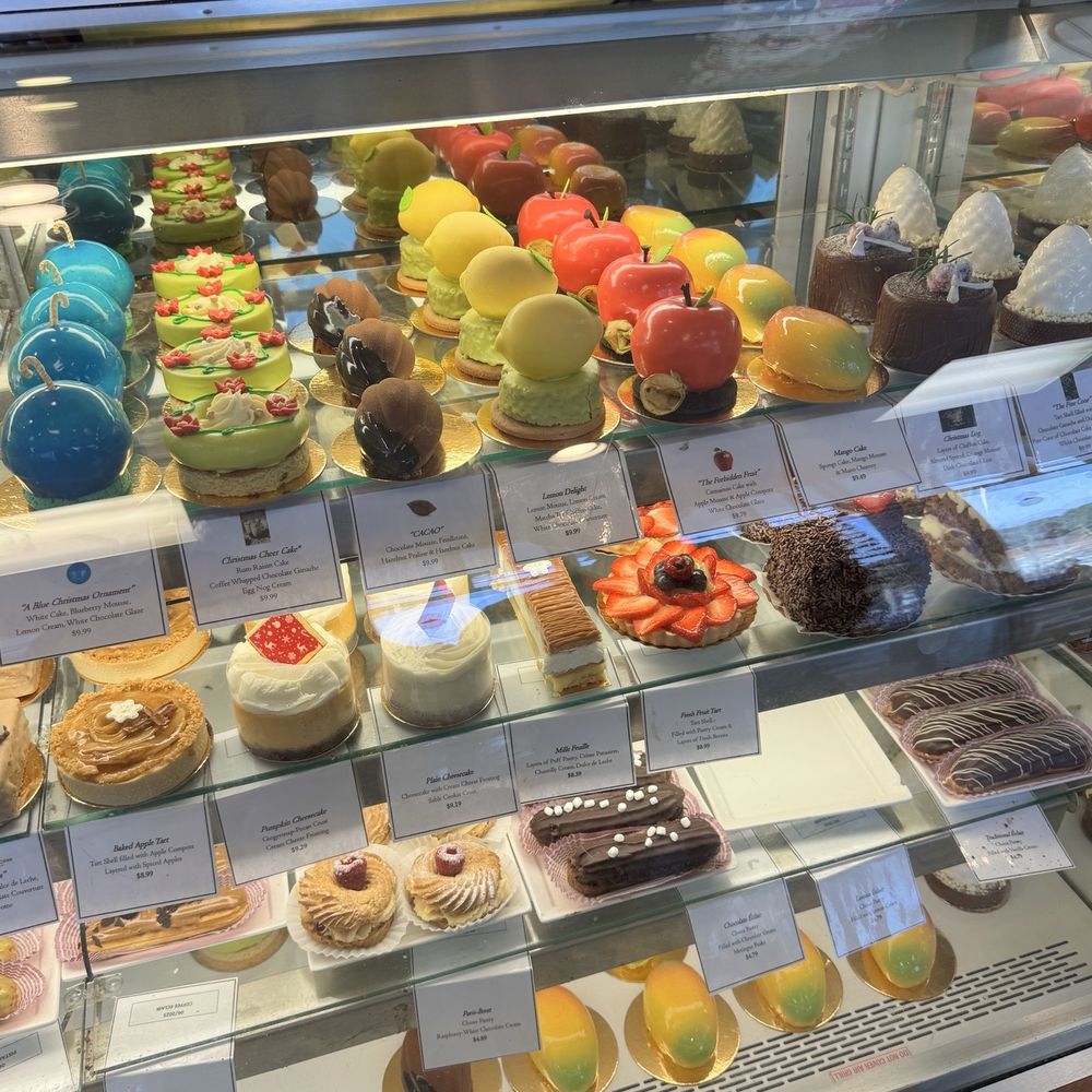 Dulce Cafe - Pastry window - Coffee & Tea Near Me - Durham, North Carolina