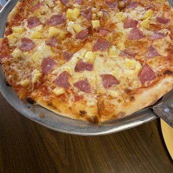 Joey Nova's Pizzeria  - Hawaiian pizza! Good crunch on outer crust! - Pizza Near Me - Excelsior, Minnesota