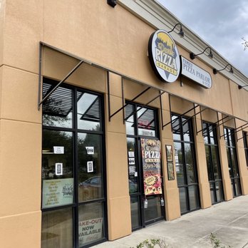 Dave's Pizza Garage - Outside restaurant - Pizza Near Me - Tallahassee, Florida Dave's Pizza Garage - Outside restaurant - Pizza Near Me - Tallahassee, Florida
