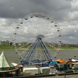 Frühlingskirmes - Riesenrad am Tonhallenufer.